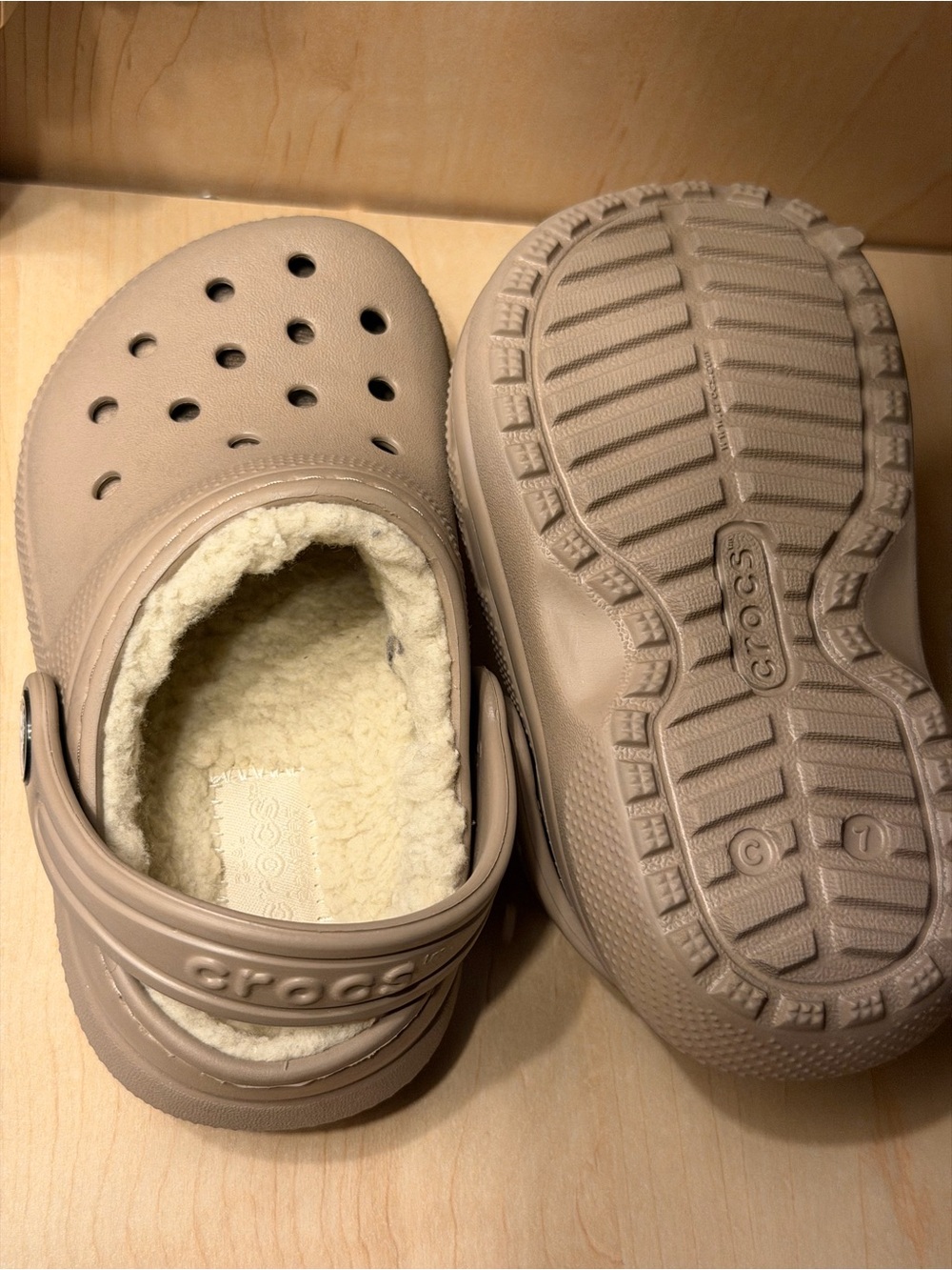 C7 Crocs Fleece Lined Clogs - Light Taupe - Picture 3 of 4